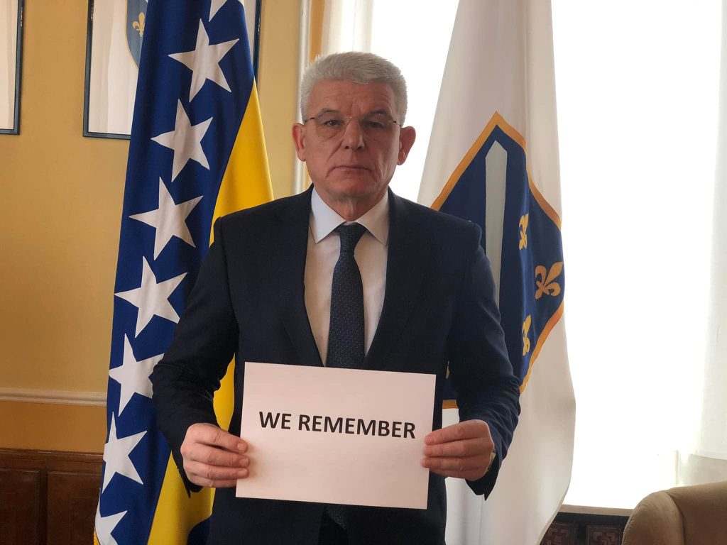 Šefik Džaferović objavio sliku sa natpisom “We remember”. Ovo je razlog