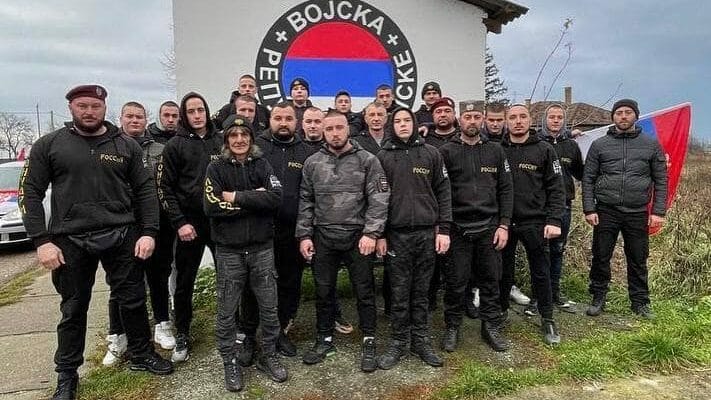 Članovi “humanitarne organizacije” nošenja vojnih uniformi završili na sudu