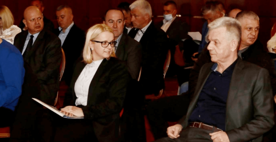 Nova predsjednica PDA: Elzina Pirić zaposlila brata i sestru u UKC Tuzla!?