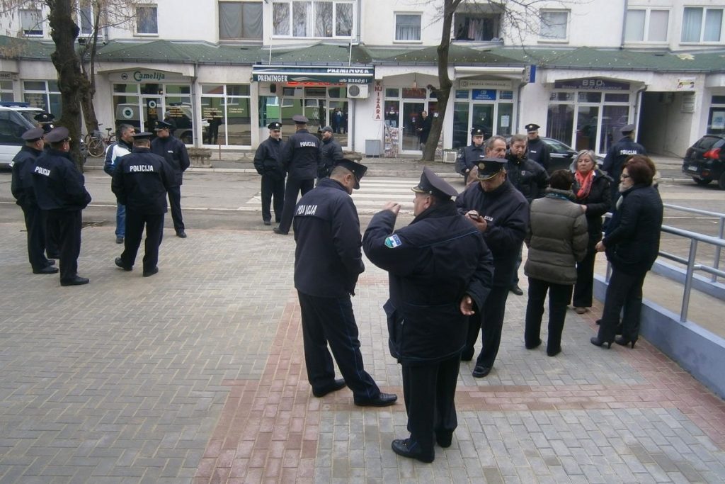 Policajci iz USK prijete štrajkom ako ne dobiju plate