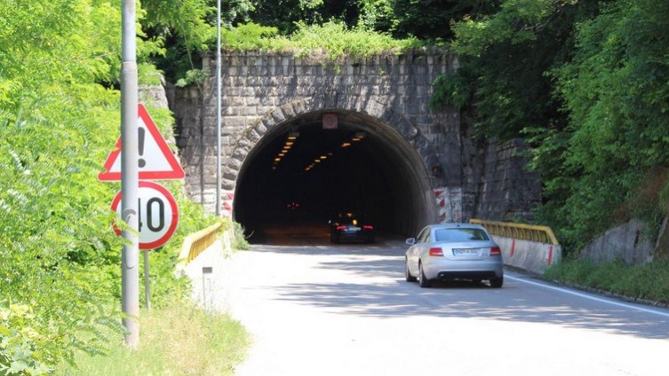 Zbog radova na tunelu obustavljen saobraćaj na putu Jajce-Donji Vakuf