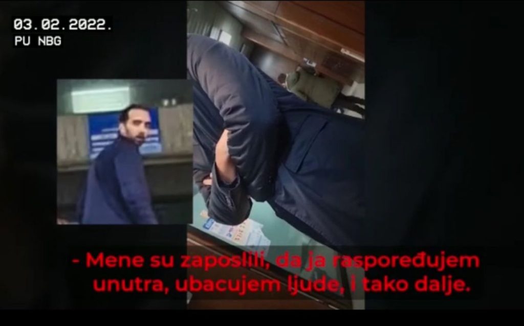 (VIDEO) Objavljen novi snimak kako Vučić “uvozi” glasove iz RS-a: Ovo je kordinator cijelog procesa