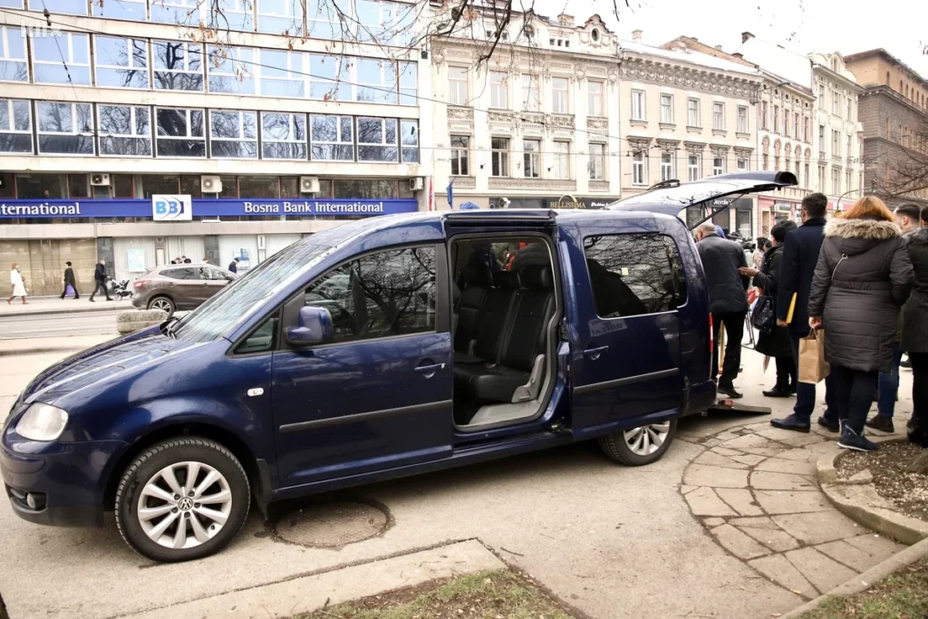 Sarajevo dobilo prvi taxi servis za prijevoz osoba s invaliditetom