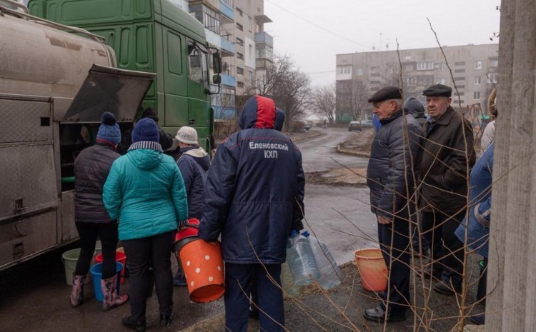 (VIDEO) Scene iz opkoljenog Mariuopolja kao iz ratnog Sarajeva: Pola miliona ljudi bez struje, vode i grijanja