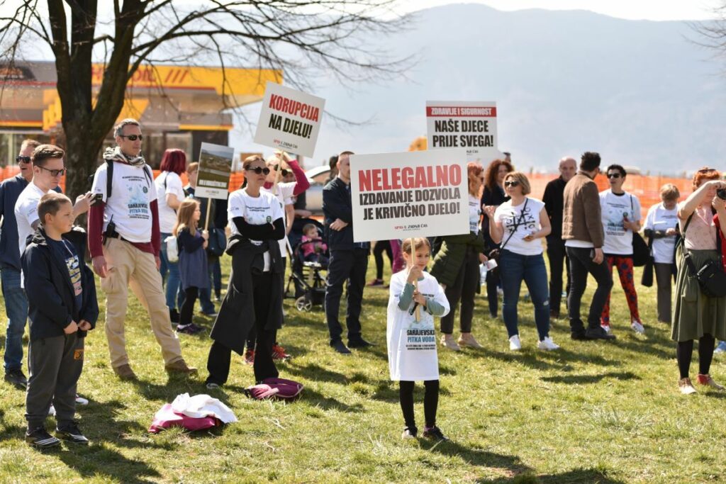 (VIDEO) Protesti u Sarajevu: Građani traže reakciju u slučaju gradnje terminala kerozina na Dobrinji