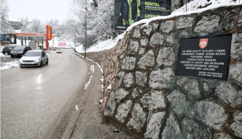 Sramota: Postavljena nova ploča Mladiću na Vracama