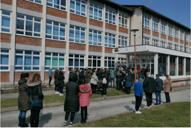 Peć za centralno grijanje u kvaru, djeca pratila nastavu umotana u deke