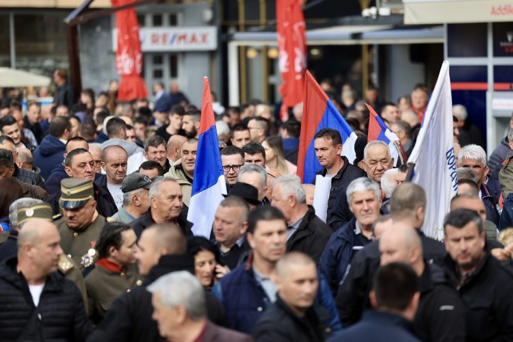 Prijetnje smrću Christianu Schmidtu, Dodik se samo smješkao