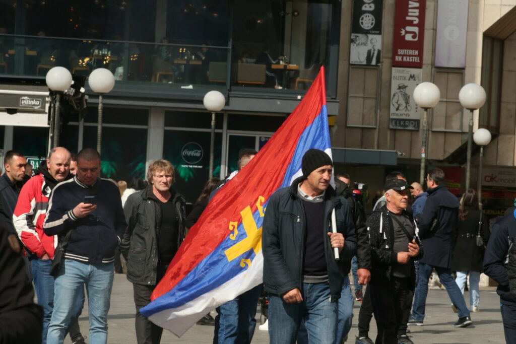 (FOTO) Miting u Banjaluci: Velike gužve na ulazima u grad, učesnici počeli pristizati