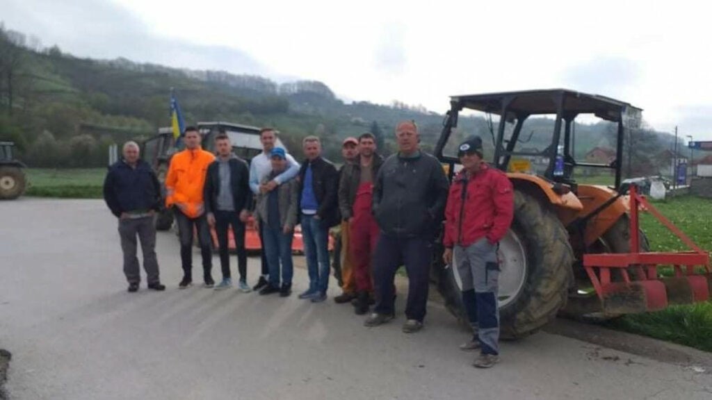 (FOTO) Poljoprivrednici u Sapni održali protest, nezadovoljni raspodjelom goriva iz robnih rezervi