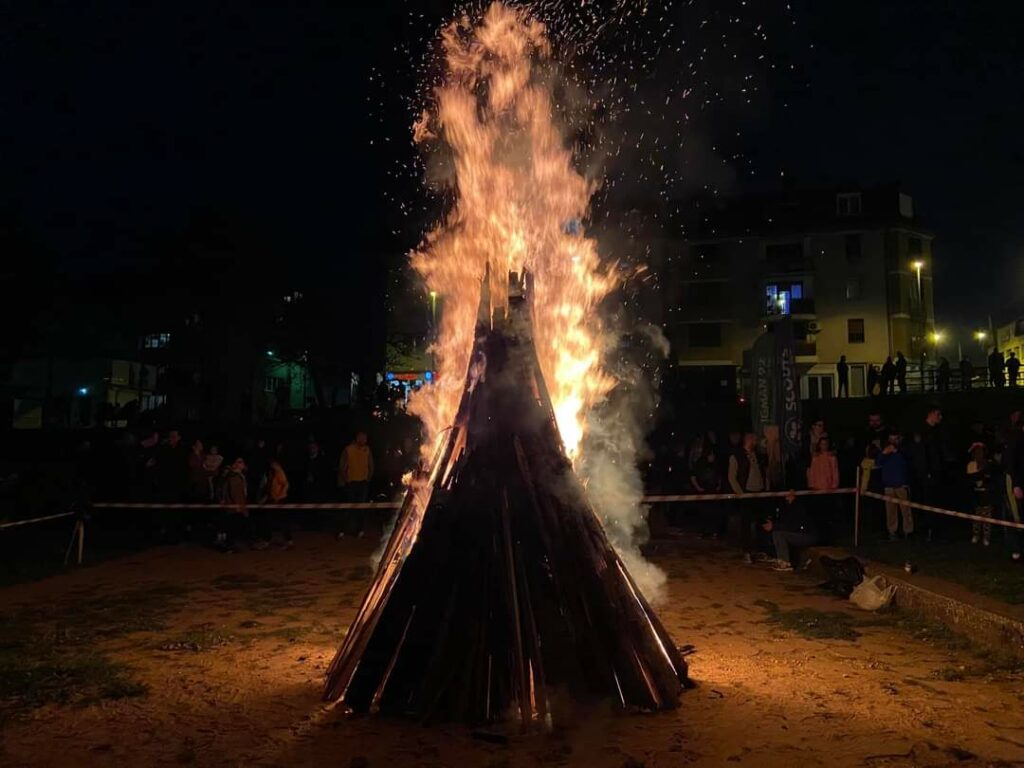 Tradicionalno na Ilidži zapaljena prvomajska vatra