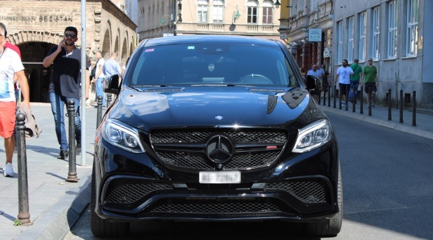 Kupio lažnu vozačku za 300 KM pa vozio Mercedes GLE pod zabranom