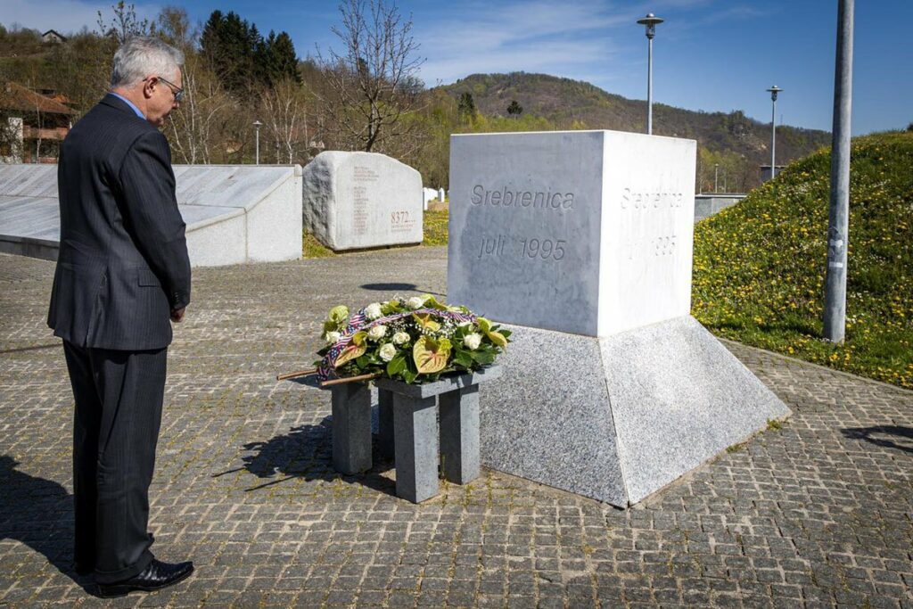 Murphy: Sjedinjene Američke Države nikada neće zaboraviti genocid u Srebrenici koji su počinili pripadnici VRS