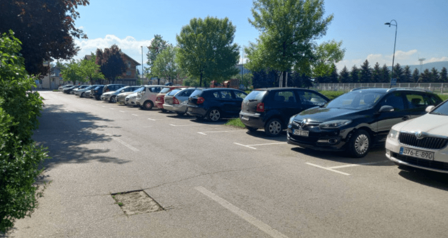 Stanarima iz zgrada prekoputa aerodroma uzurpirali parking