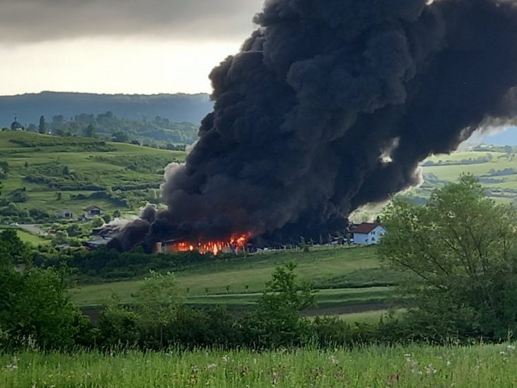 Ljudski faktor mogući uzrok požara u bihaćkoj fabrici?