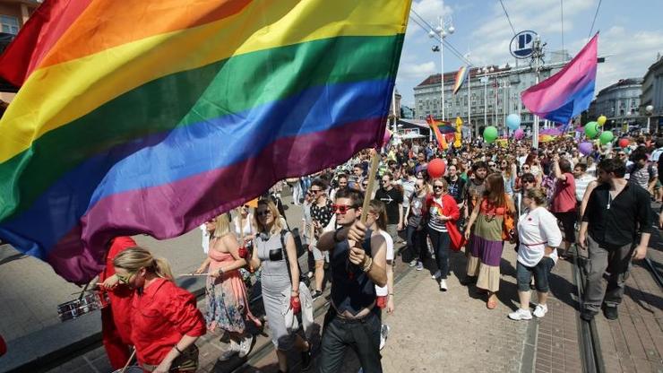 Istopolni partneri u Hrvatskoj moći će da usvajaju djecu