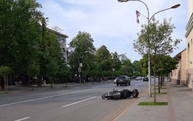 Dan obilježile nesreće u Banjaluci: U centru grada sudarili se automobil i motocikl