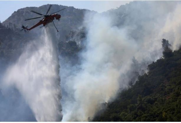 Helikopter RS-a i hrvatski kanader gase požar u Hercegovini