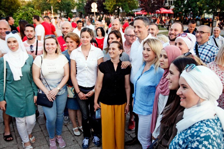 Denis Bećirović u Novom Gradu: Hitno ukinuti oporezivanje donacije u hrani