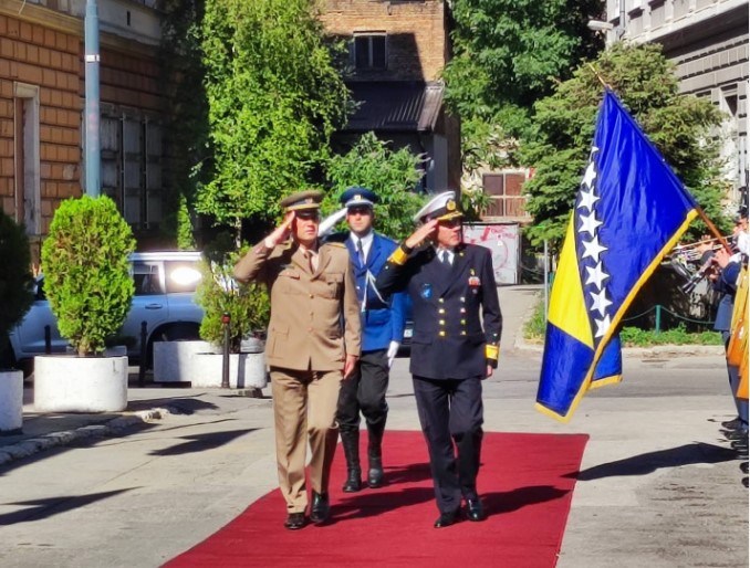 Najviši vojni oficir NATO-a svečano dočekan ispred Doma oružanih snaga BiH