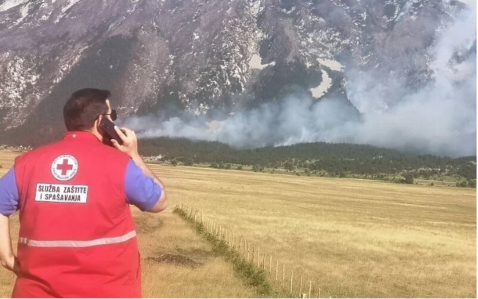 Zaustavljeno širenje požara na Blidnju uz pomoć vojnih helikoptera BiH i Hrvatske