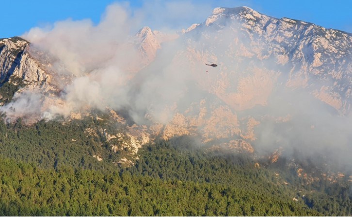 Objavljen video helikoptera Oružanih snaga BiH kako gasi požar na Čvrsnici