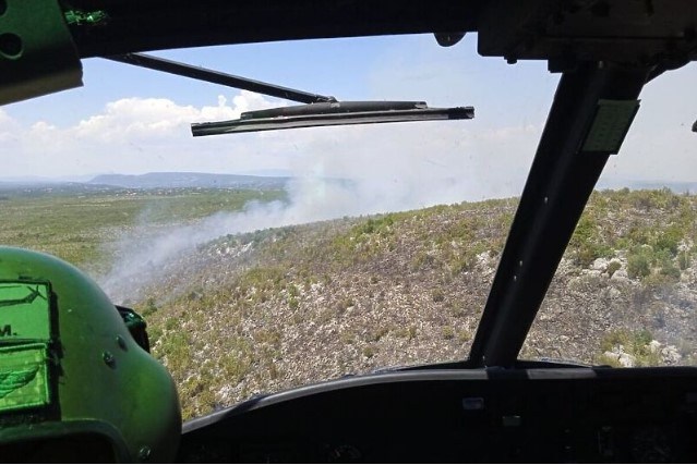 Čak 65,5 tona vode su izbacili helikopteri Oružanih snaga BiH koji gase požare