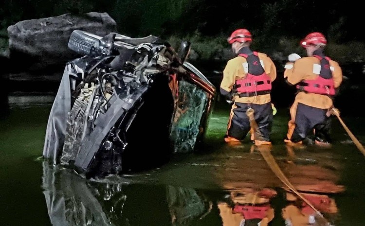 Vozilom završio u rijeci Bosni, mještani vozača izvlačili iz vode