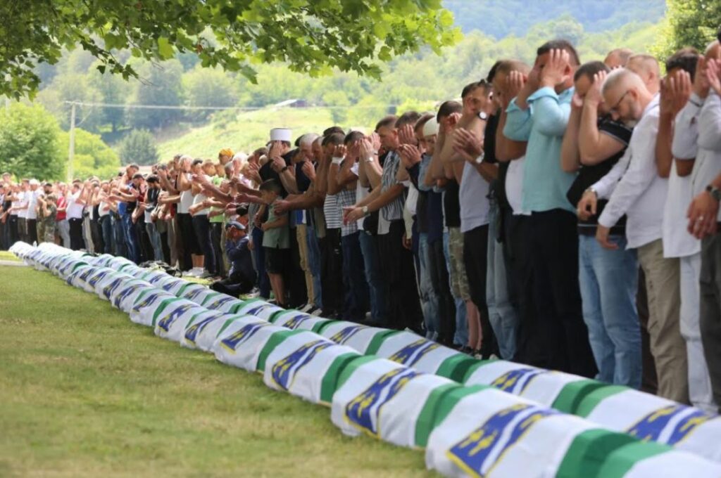 Klanjana dženaza u Potočarima: Konačni smiraj za 50 žrtava genocida