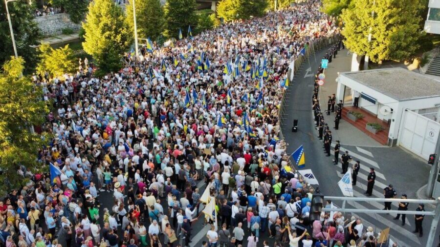 Njemački TAZ: Nametanjem odluke Schmidt bi se stavio na stranu hrvatskih ekstremista