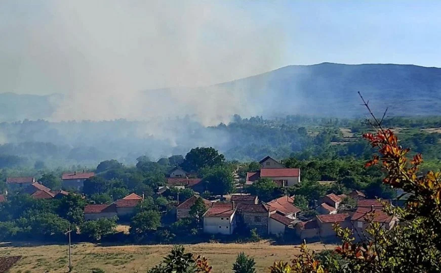 Požar kod Čitluka prijeti kućama, vatrogasci i stanovništvo trebaju pomoć