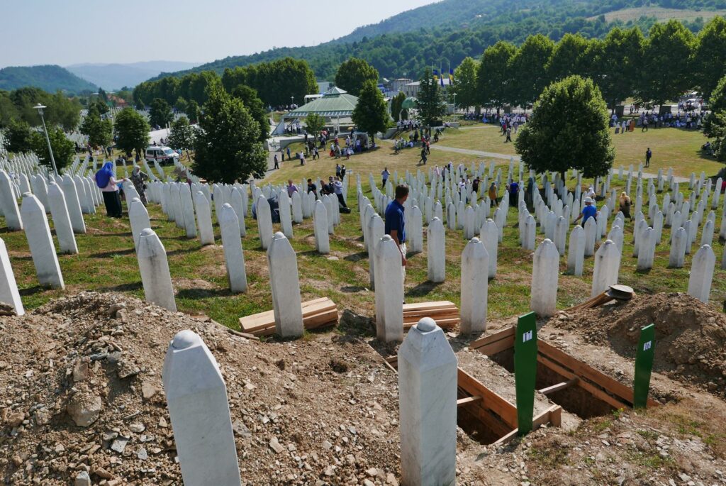 Obilježavanje 28. godišnjice genocida u Srebrenici: Vlada FBiH izdvaja dodatnih 50.000 KM