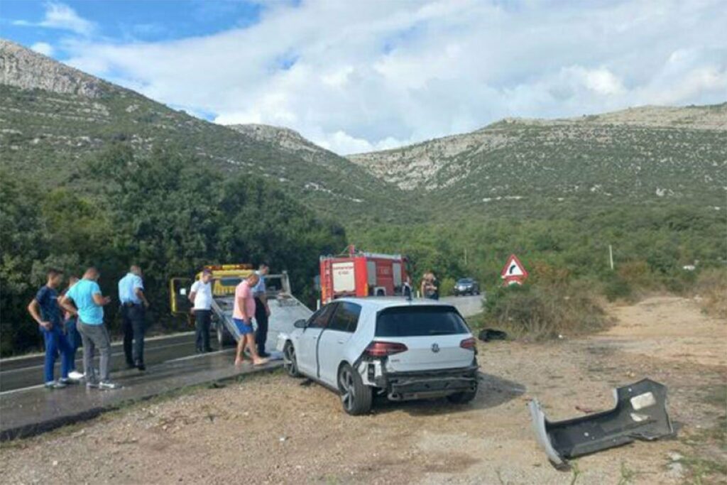 Tri mlađa muškarca povrijeđena su u saobraćajnoj nezgodi na magistralnom putu Trebinje-Ljubinje