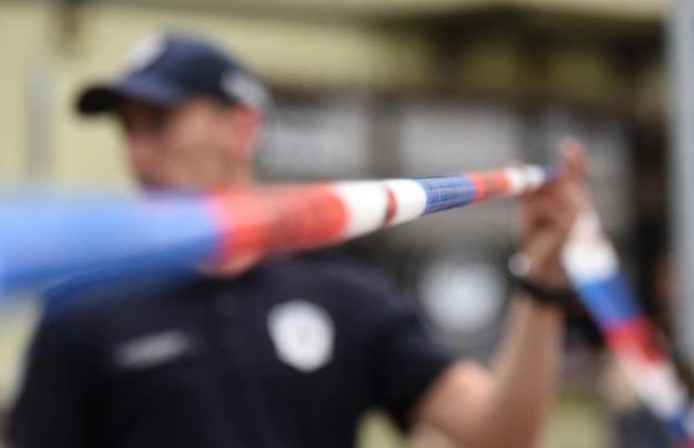 Sin sedam dana živio pored mrtve majke, komšije obavijestile policiju