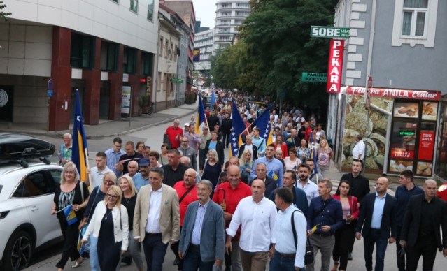 Bećirović iz Tuzle: Ujedinjeni koračamo za slobodnu Bosnu i Hercegovinu