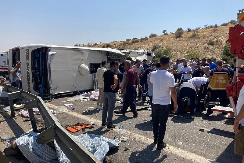 U lančanom sudaru na autoputu u Turskoj poginulo 16 osoba, među stradalima i vatrogasci