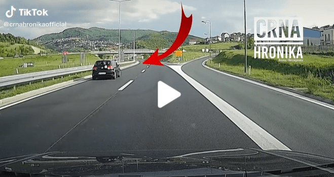 Šta uraditi kada početnik upravlja lijevom trakom na autoputu, a ne želi se skloniti u desnu? (VIDEO)