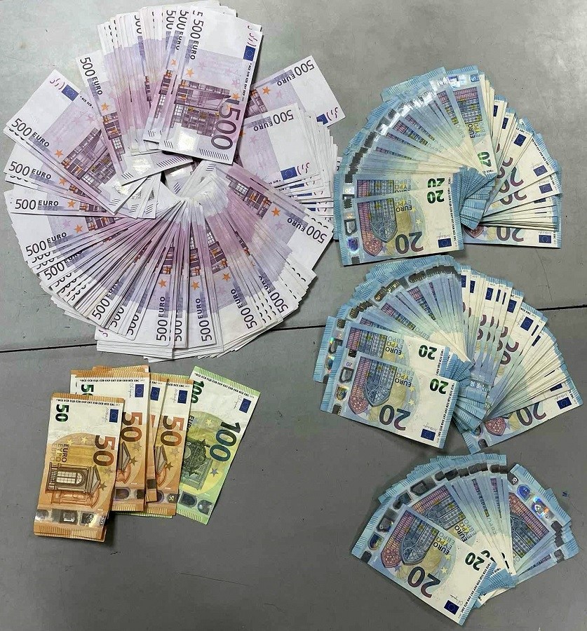 Policija na graničnom prelazu otkrila  torbu sa peškirom u koji je bilo 50.000 eura