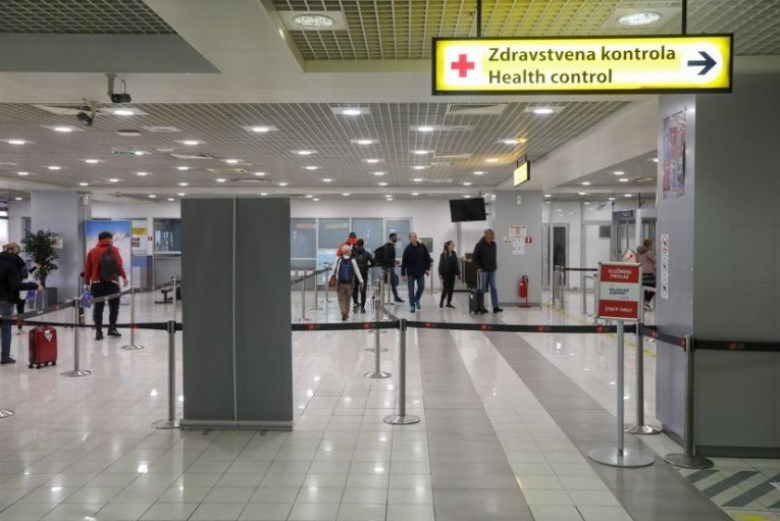 Zbog udara groma obustavljeni letovi na aerodromu “Nikola Tesla”