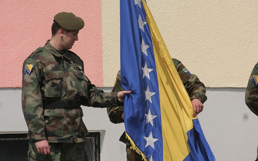 Šta zakon kaže kad se i gdje se ističe zastava Bosne i Hercegovine?