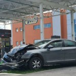 Automobilom se zabio u pumpu i oborio “cijene” goriva