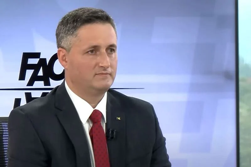 Denis Bećirović: “Bakir je rasturio čak i svoju stranku, ja sam okupio 11 opozicionih političkih partija”