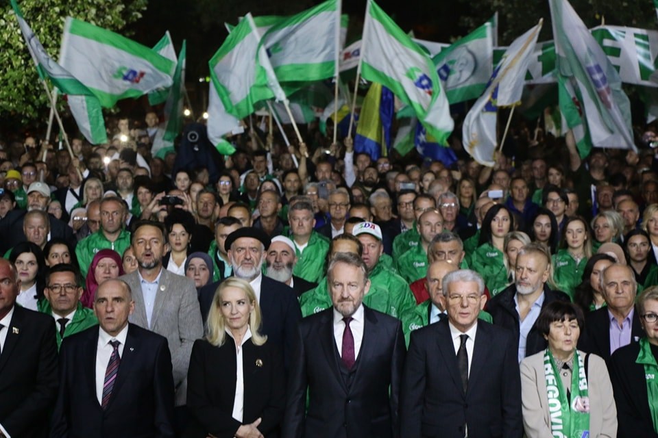 Izetbegović na skupu u Živinicama: “Povećat ćemo plate i penzije, slijedi napredak BiH”