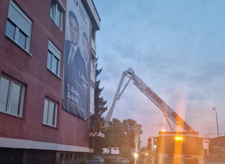 Ako stranka postavi nelegalni bilbord ili plakat, možete ih prijaviti i CIK ih kažnjava sa 30.000 KM