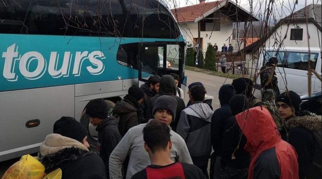 Policija u BiH zaustavila autobus sa skoro 50 migranata