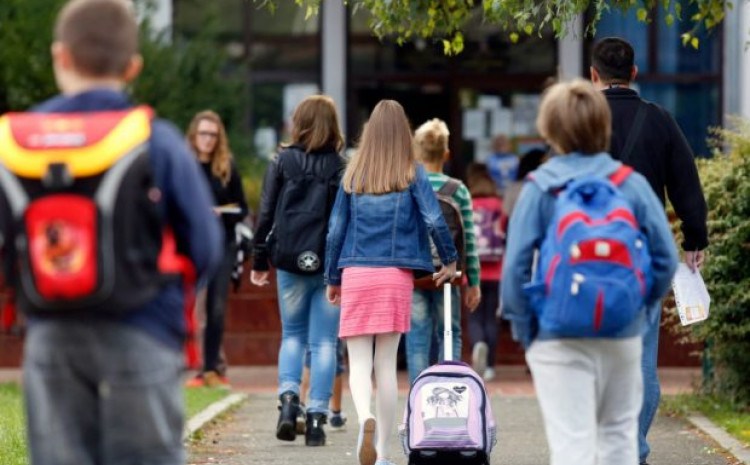 Nova školska godina, nova briga za roditelje: “Kako platiti sve, i preživjeti mjesec septembar?”