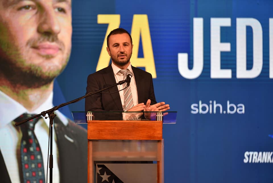 Efendić iz Zenice: Sa Strankom za BiH promijenite stanje, a ne da odlazite iz BiH