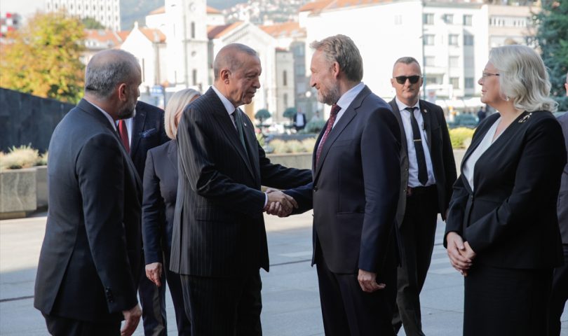 Džamija za Bosnu i Hercegovinu, za Srbiju dronovi koje proizvodi kumče Bakira Izetbegovića