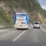 Pod policijskom pratnjom predizborni autobus HDZ-a preticao preko pune linije