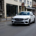 Lišen slobode bahati vozač Mercedesa: Napravio je sudar, pa bježeći pucao iz pištolja